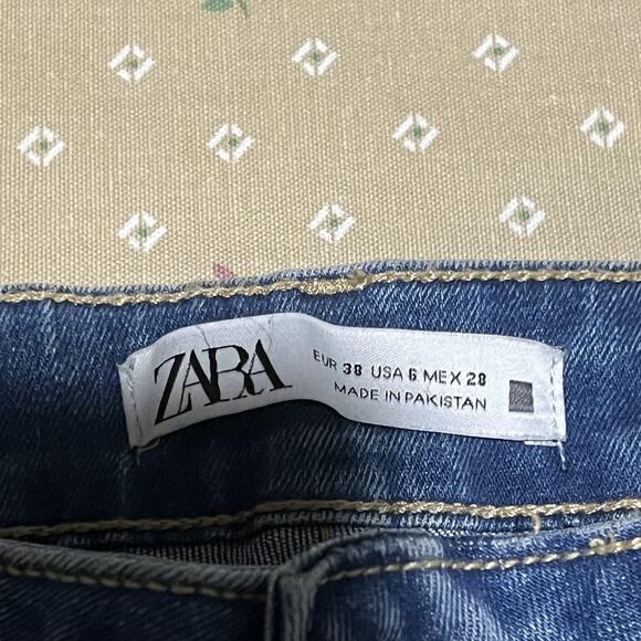 ZARA Jeans Womens 6 Blue Skinny Distressed Raw Hem Frayed Ankle Medium Wash - Picture 3 of 12
